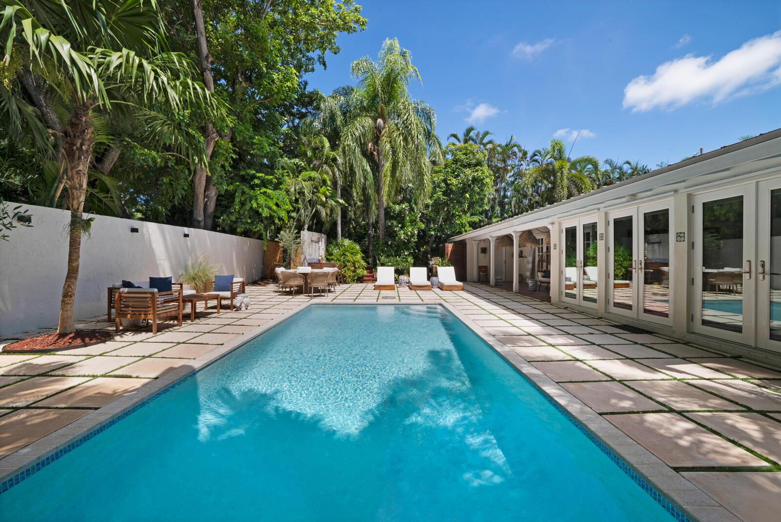 a view of a house with backyard and sitting area