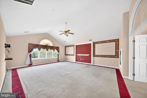 a view of livingroom with furniture