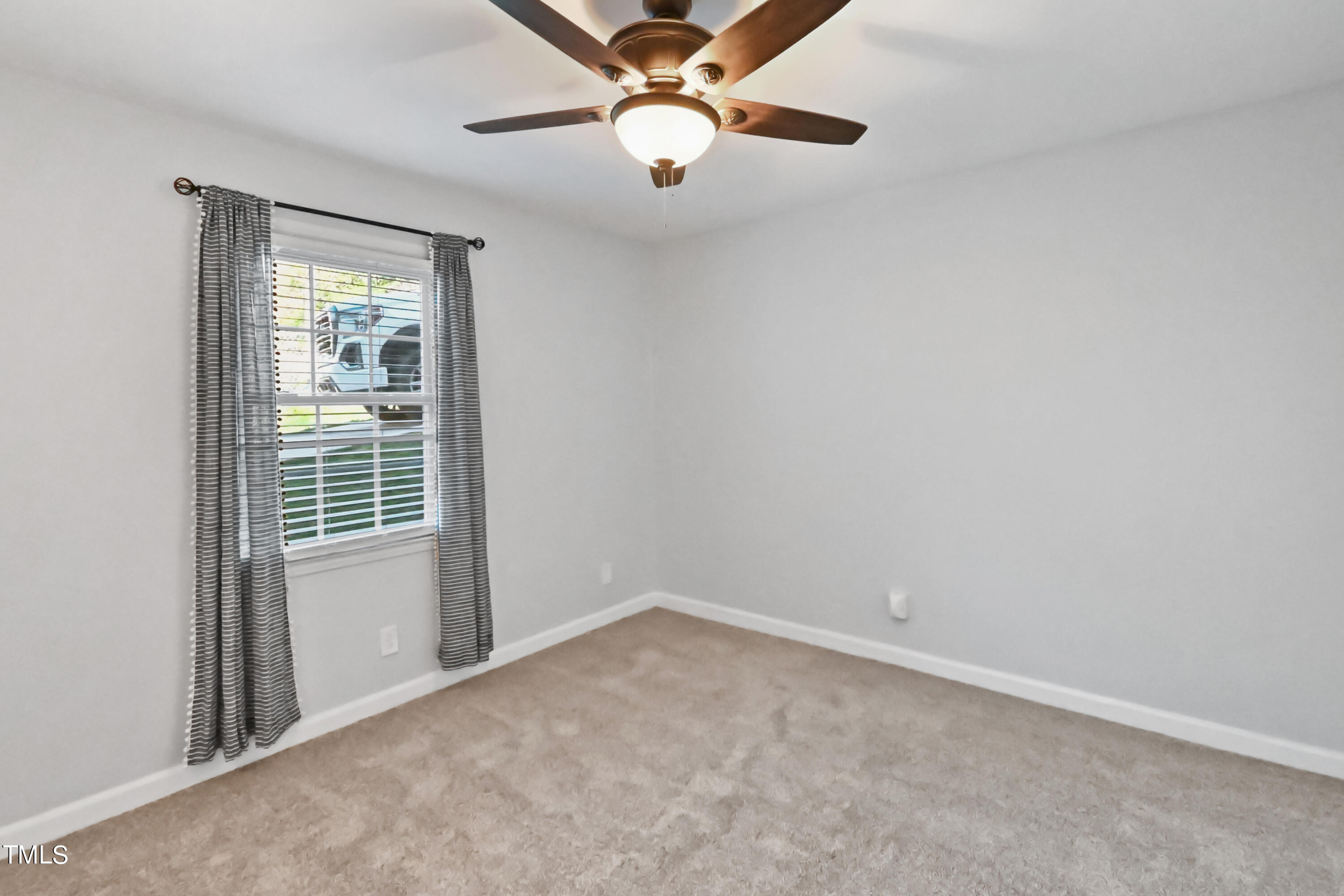 801 Davidson Street Raleigh, NC 27609 - Photo 25 of 44 an empty room with windows and fan
