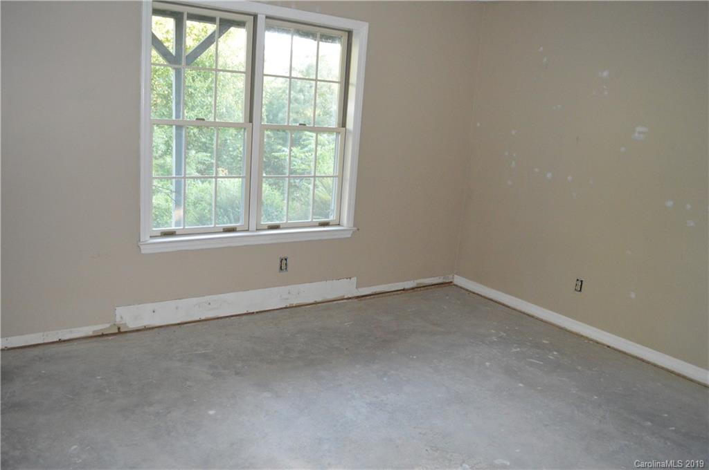 424 Goldfinch Lane Clyde, NC 28721 - Photo 11 of 42 an empty room with a window