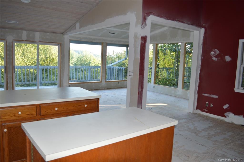 424 Goldfinch Lane Clyde, NC 28721 - Photo 12 of 42