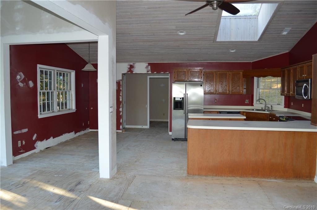 424 Goldfinch Lane Clyde, NC 28721 - Photo 3 of 42