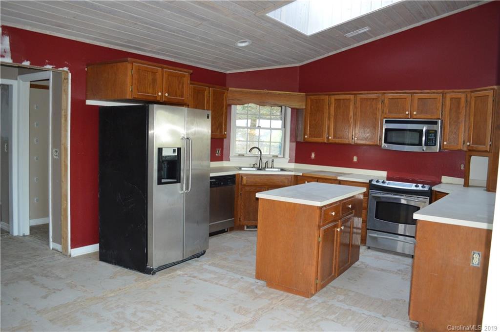 424 Goldfinch Lane Clyde, NC 28721 - Photo 4 of 42 a kitchen with stainless steel appliances granite countertop a stove a refrigerator and a refrigerator