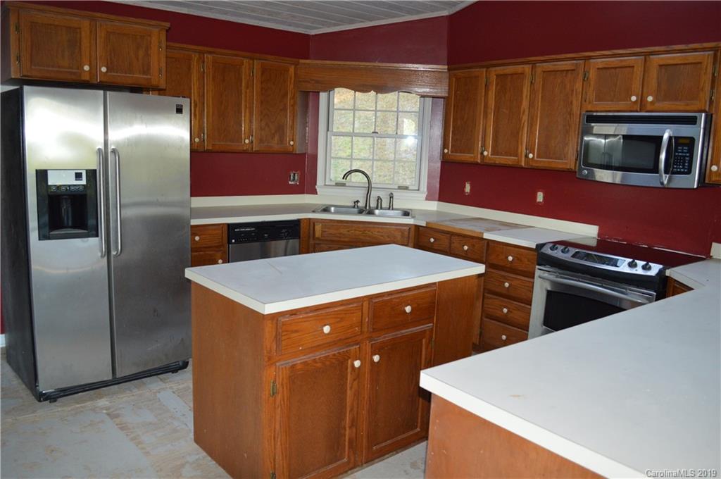 424 Goldfinch Lane Clyde, NC 28721 - Photo 5 of 42 a kitchen with stainless steel appliances granite countertop a stove a refrigerator and a sink