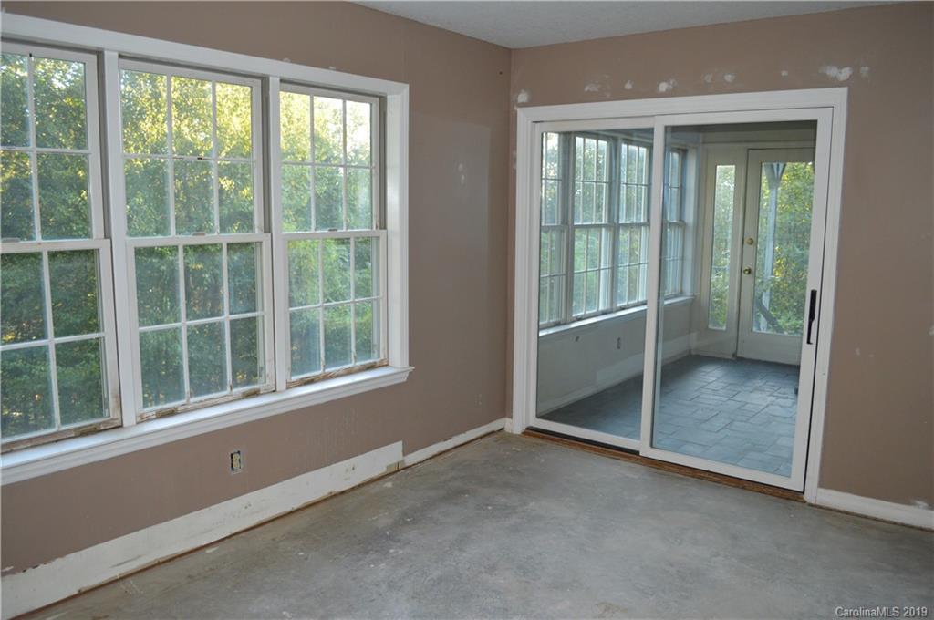 424 Goldfinch Lane Clyde, NC 28721 - Photo 7 of 42