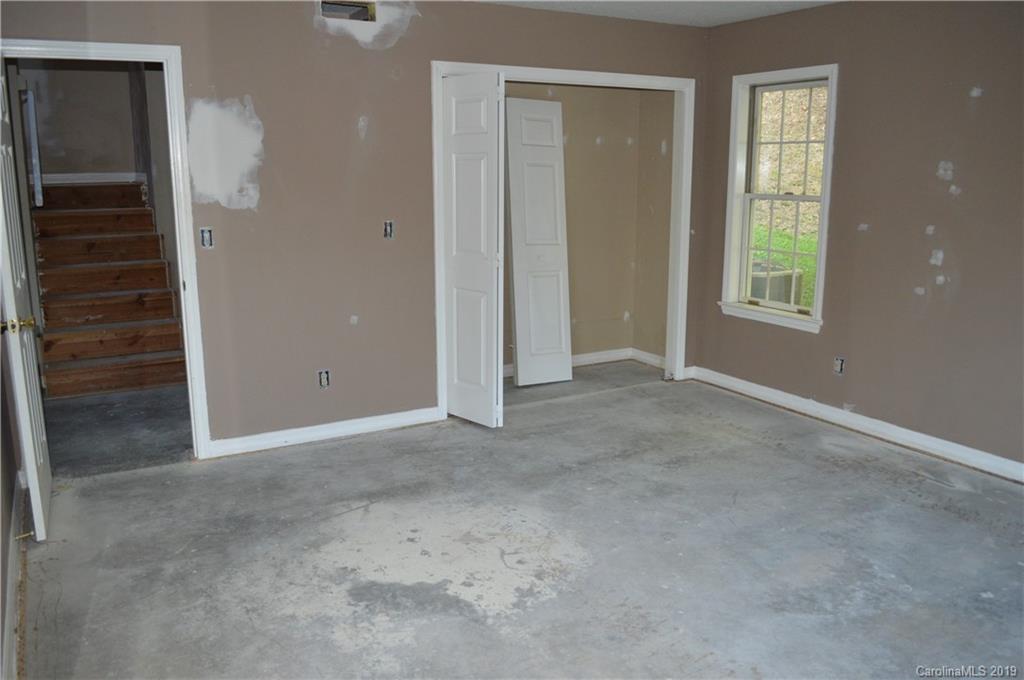 424 Goldfinch Lane Clyde, NC 28721 - Photo 9 of 42 an empty room that has a window in it