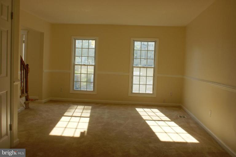 900 North York Road Sterling, VA 20164 - Photo 3 of 12 Spacious Living Room