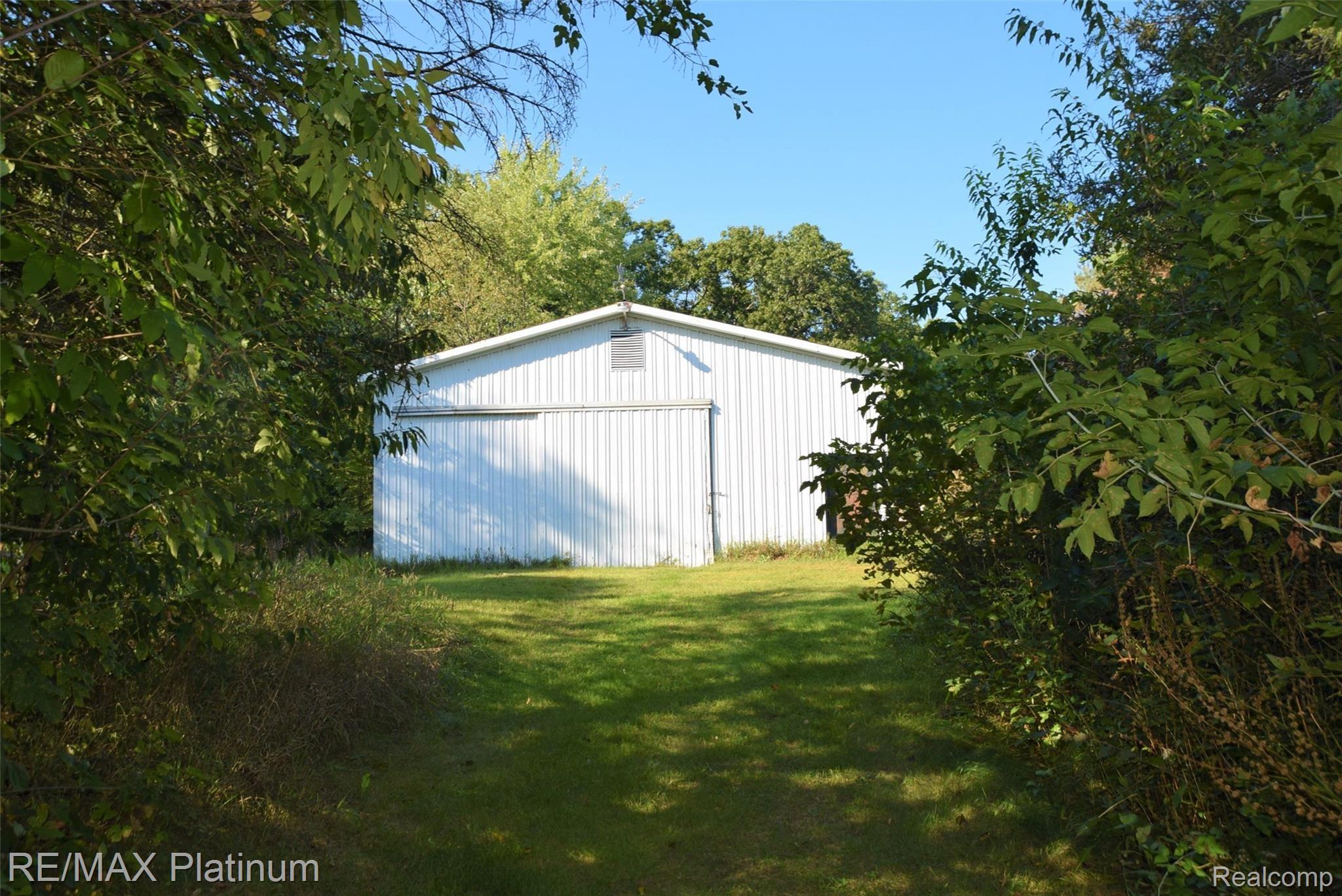 7525 Fisher Road Howell, MI 48855 - Photo 34 of 54 Barn.JPG