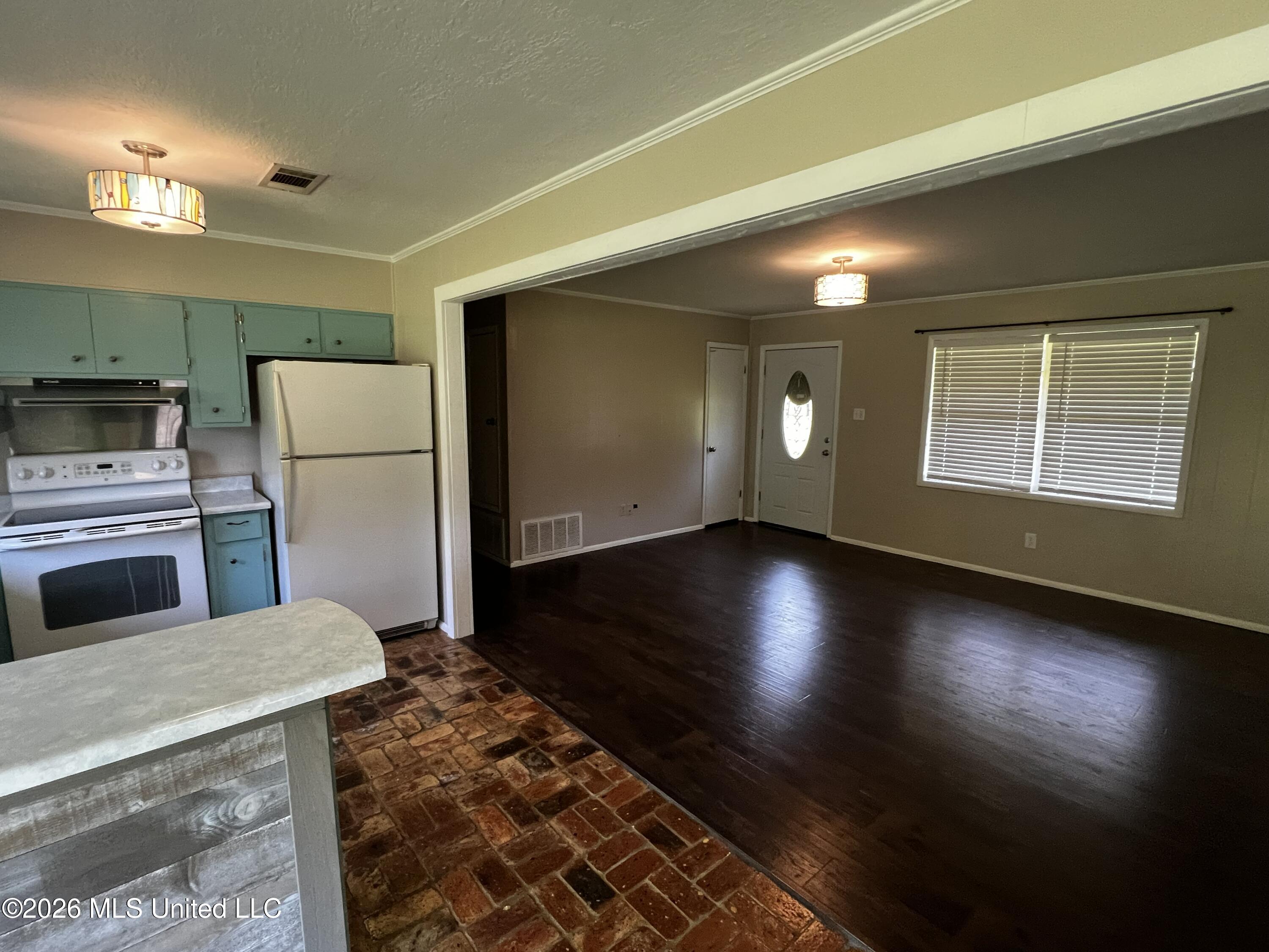 6301 Cleo Drive Moss Point, MS 39562 - Photo 15 of 42 IMG_2818