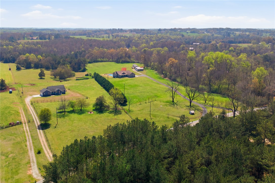 426 Oak Creek Road Seneca, SC 29678 - Photo 48 of 50 This expansive estate features multiple homes nestled amidst lush greenery and mature trees.