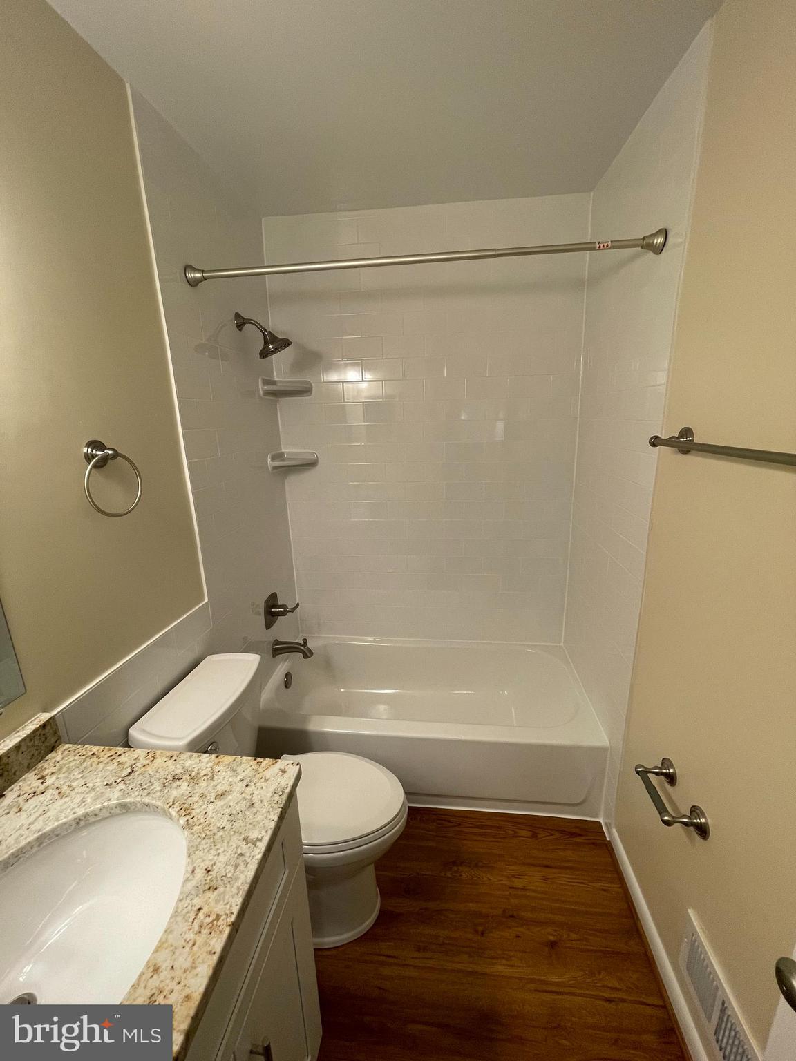 1809 Westwind Way McLean, VA 22102 - Photo 20 of 26 Upper level full bath