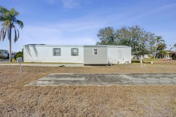 a view of a house with a backyard