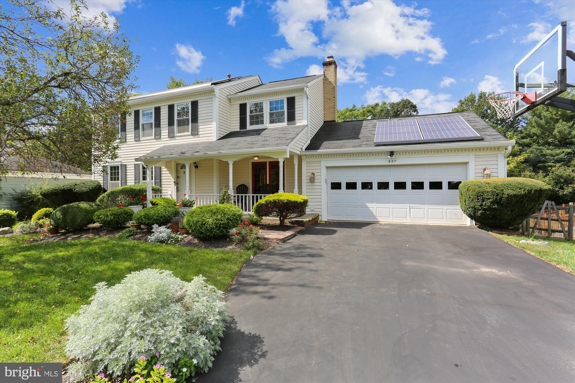 927 Pointer Ridge Drive Gaithersburg, MD 20878 - Photo 3 of 96