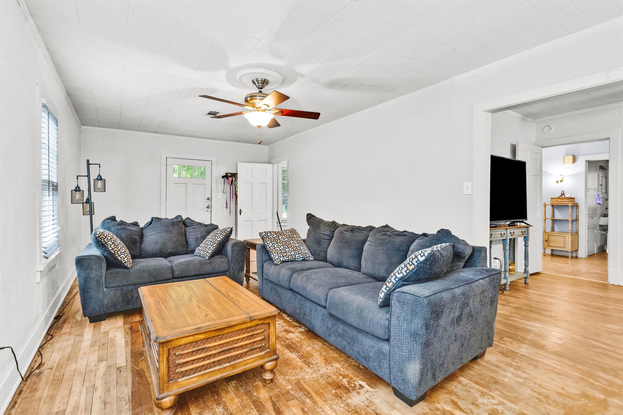 1720 18th Street Huntsville, TX 77340 - Photo 10 of 37 a living room with furniture and a flat screen tv