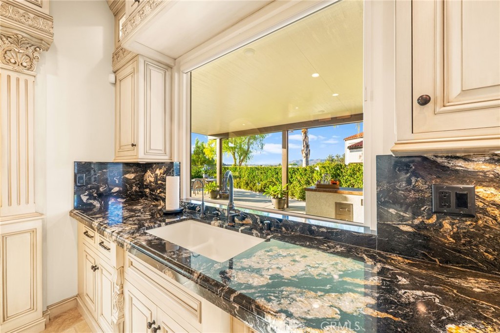 22901 St Anne's Court Murrieta, CA 92562 - Photo 15 of 67