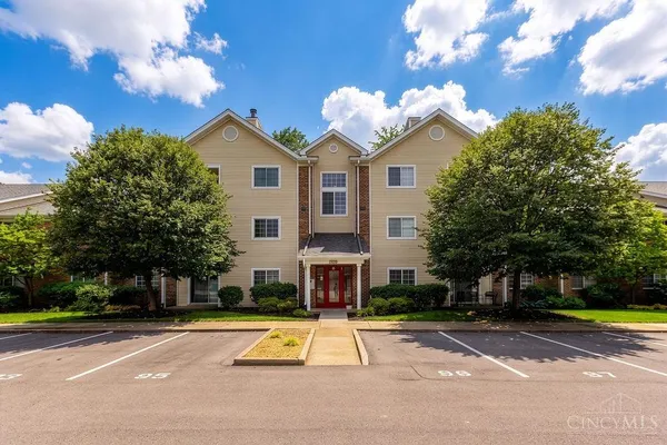 $179,900 | 120 Carrington Lane, Unit 102, Loveland, OH 45140