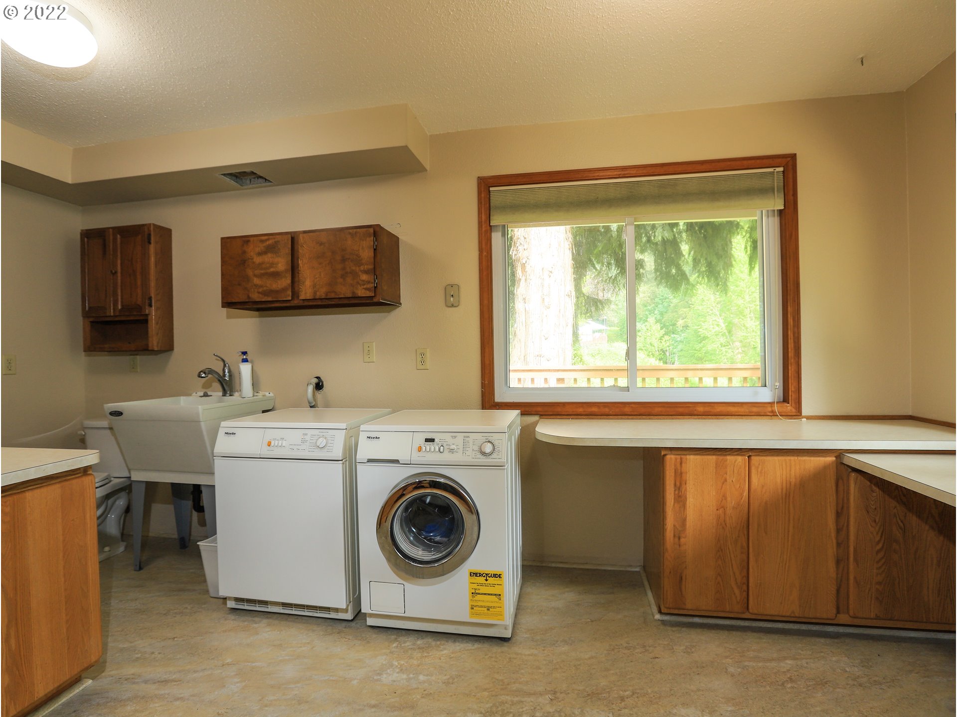 2046 Kalama River Road Kalama, WA 98625 - Photo 18 of 32 Laundry