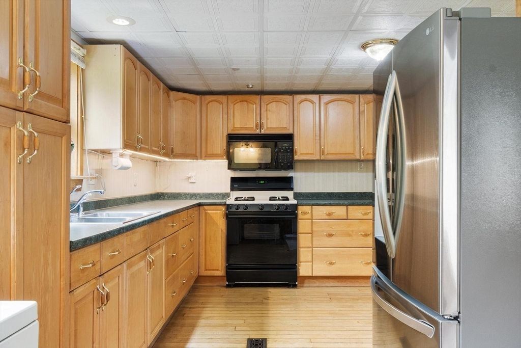 8 Benjamin Road Shirley, MA 01464 - Photo 3 of 28