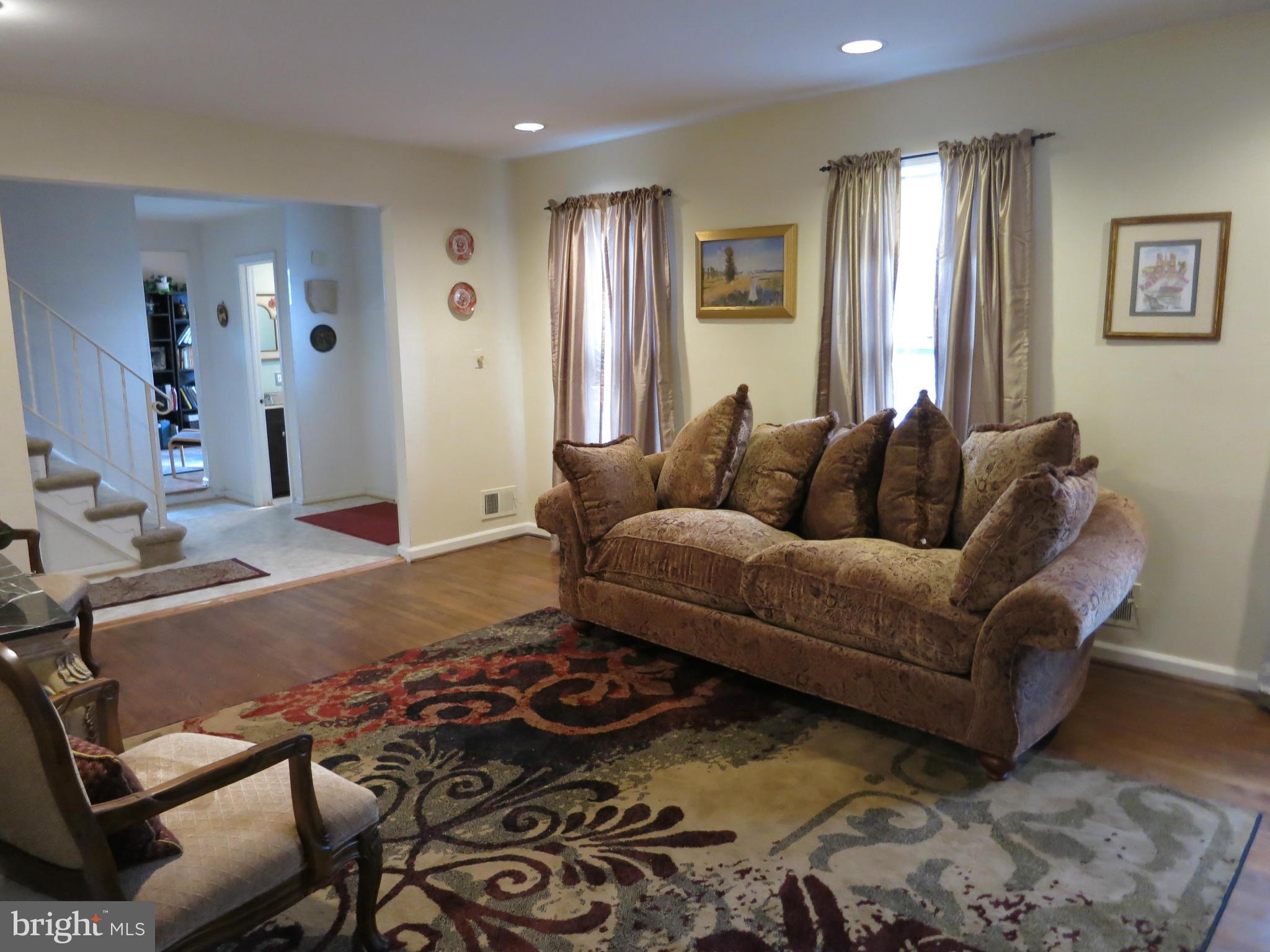 12535 Heurich Road Silver Spring, MD 20902 - Photo 2 of 29 Living Room