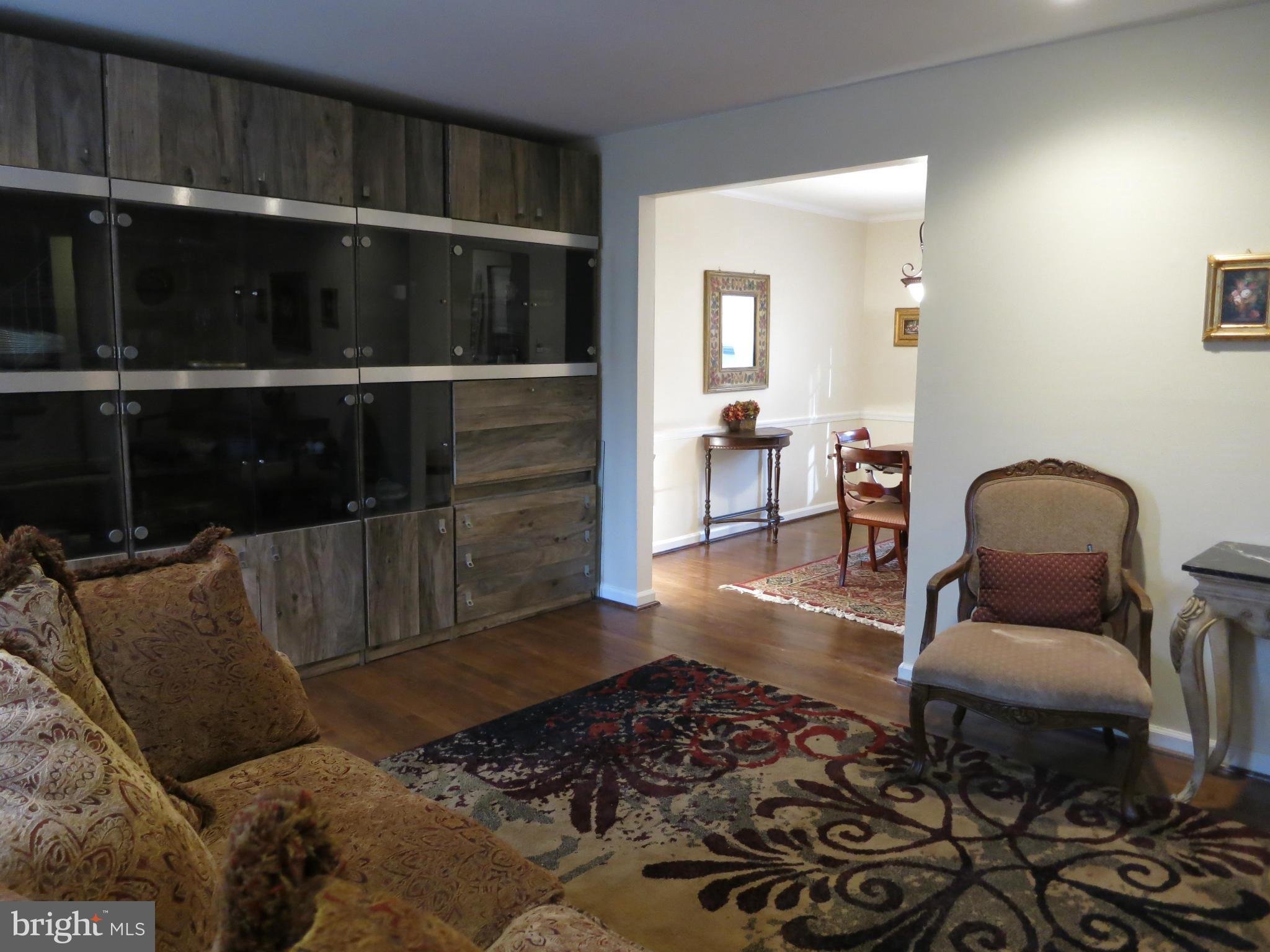 12535 Heurich Road Silver Spring, MD 20902 - Photo 3 of 29 Living Room