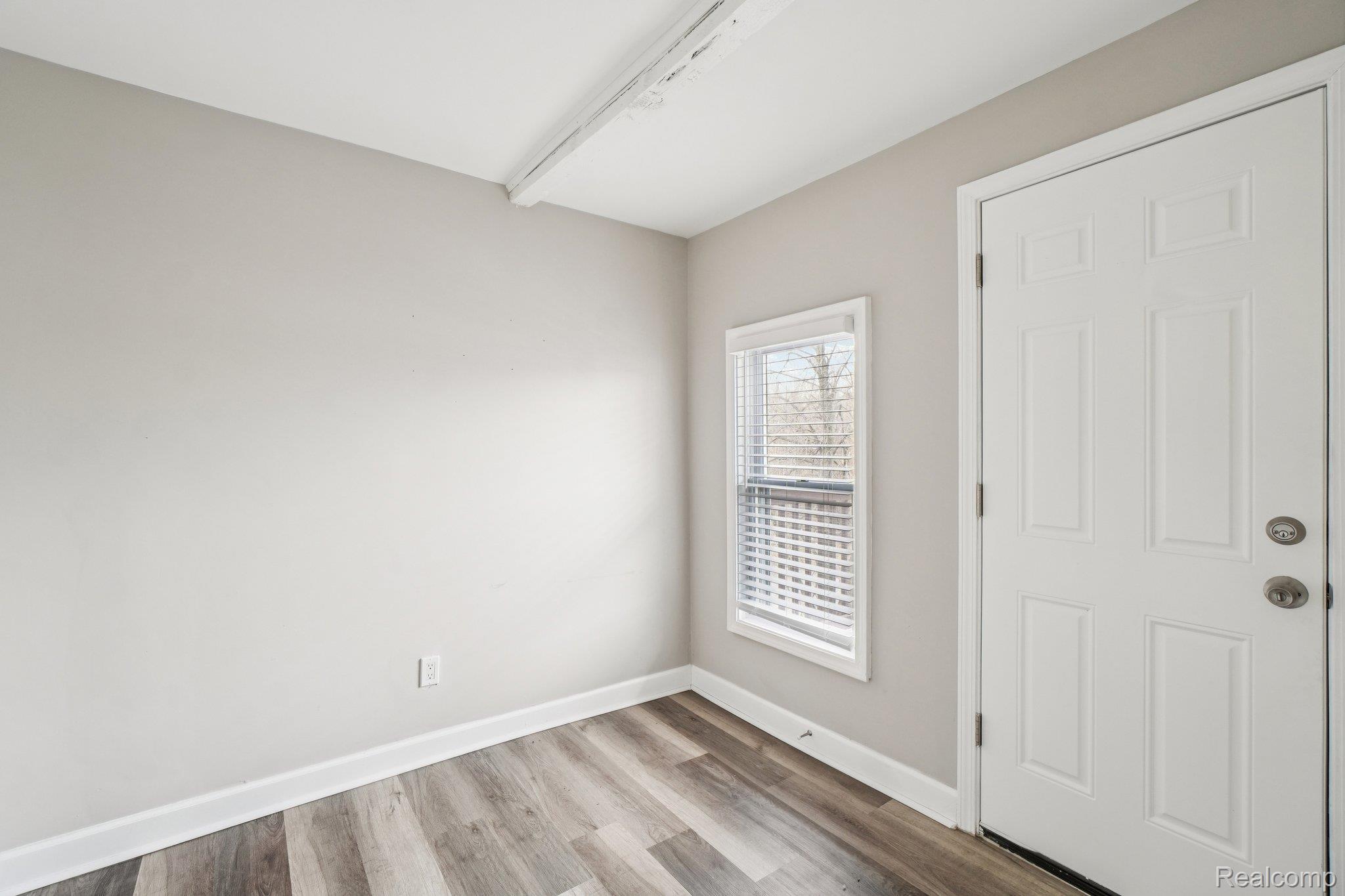 3822 Wabash Street Detroit, MI 48208 - Photo 4 of 17 Entryway with light wood finished floors and baseboards