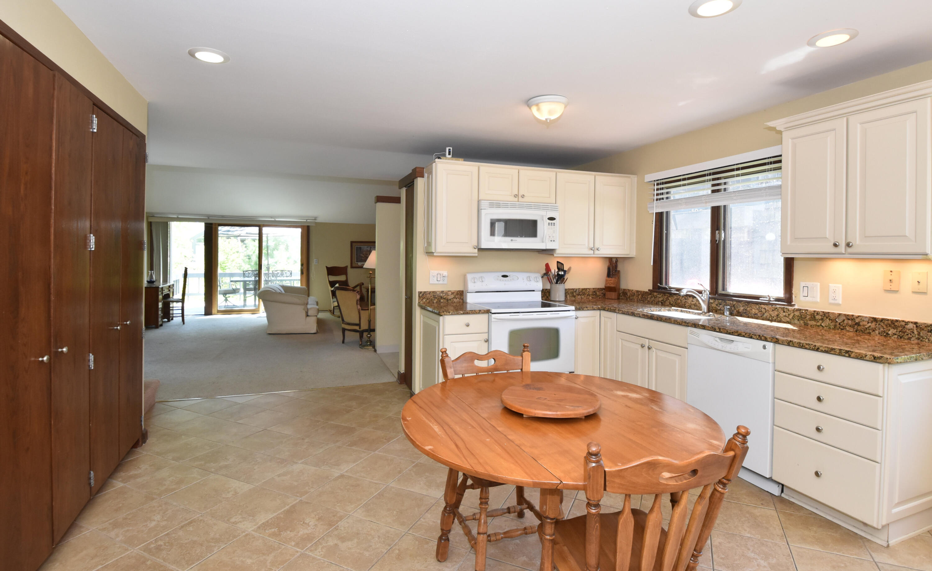 104 Woodfield Court Wind Point, WI 53402 - Photo 10 of 42 Kitchen