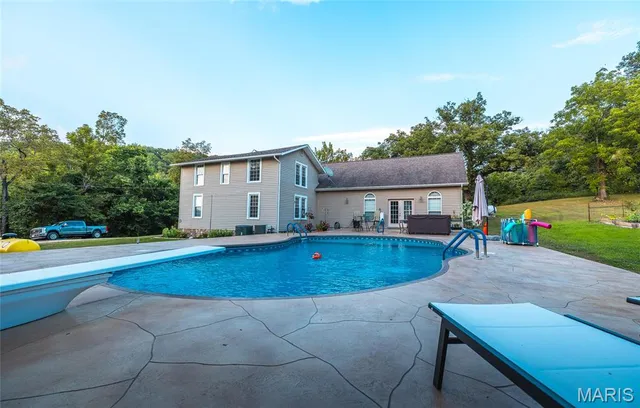 $700,000 | 26287 Radcliff Drive, Richland, MO 65556