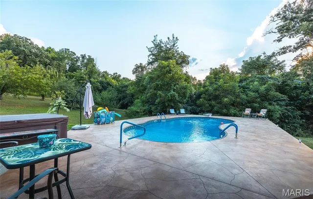 $700,000 | 26287 Radcliff Drive, Richland, MO 65556