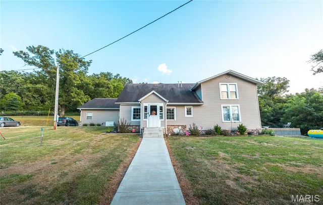 $700,000 | 26287 Radcliff Drive, Richland, MO 65556