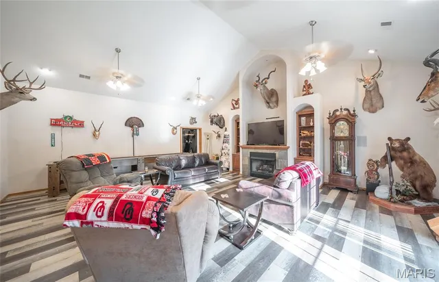 $700,000 | 26287 Radcliff Drive, Richland, MO 65556