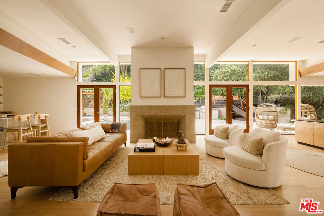 3600 Mandeville Canyon Road Los Angeles, CA 90049 - Photo 3 of 26