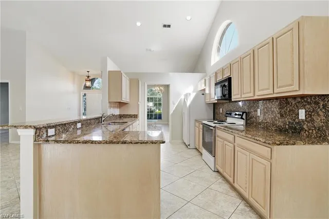 $2,700 | 2268 Piccadilly Court, Naples, FL 34112