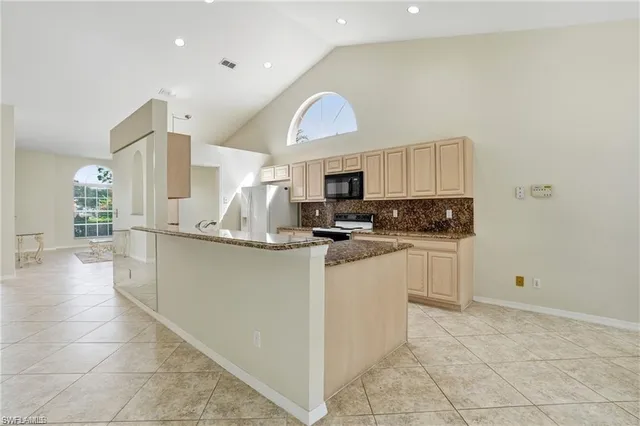 $2,700 | 2268 Piccadilly Court, Naples, FL 34112