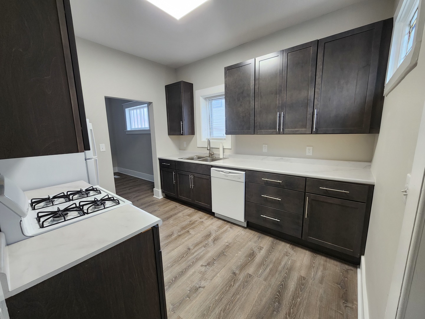 536 Raymond Street Elgin, IL 60120 - Photo 2 of 11 Gallery Image 2