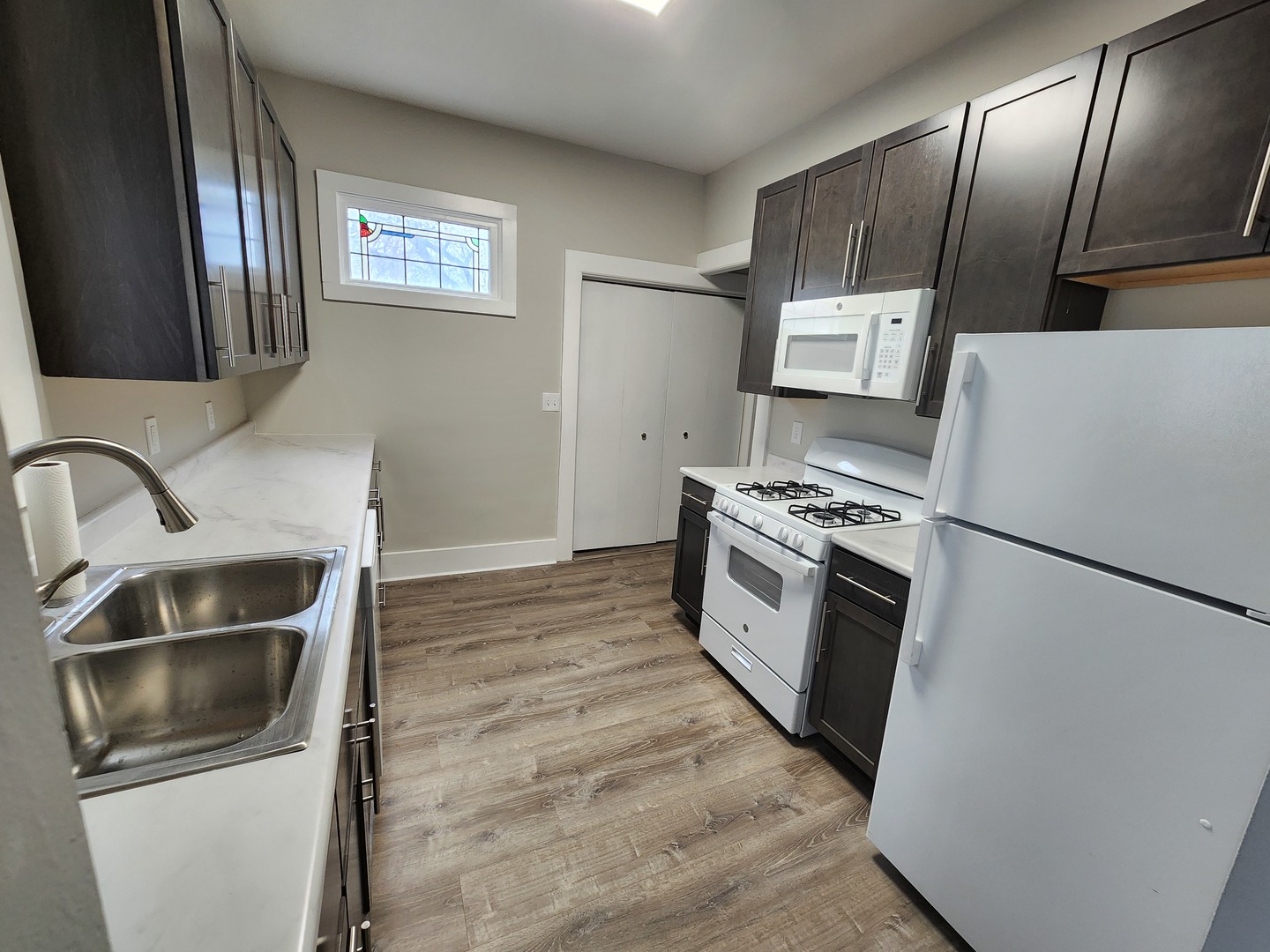 536 Raymond Street Elgin, IL 60120 - Photo 3 of 11 Gallery Image 3