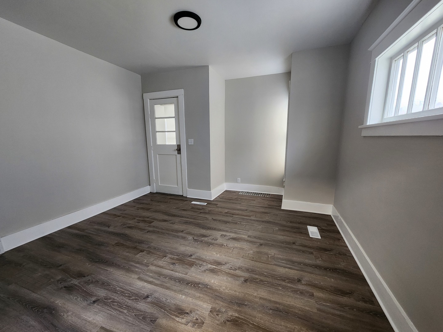536 Raymond Street Elgin, IL 60120 - Photo 4 of 11 Gallery Image 4