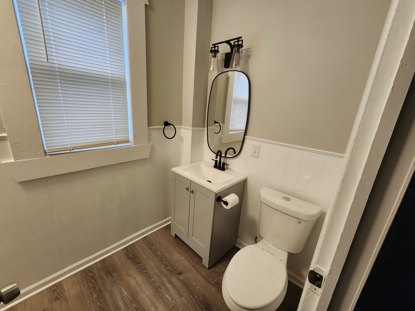 536 Raymond Street Elgin, IL 60120 - Photo 7 of 11 Gallery Image 7
