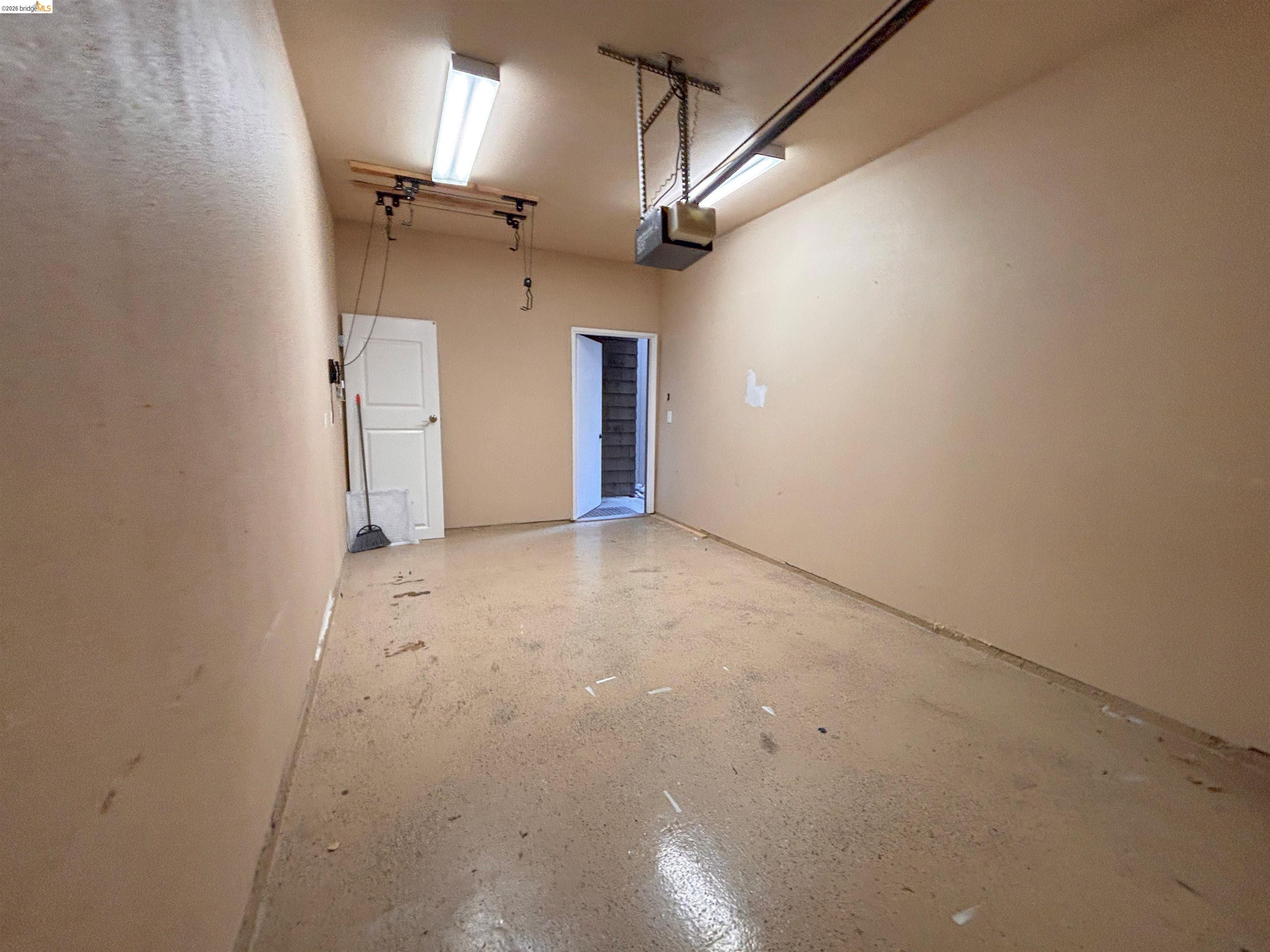 450 Pine Ridge Drive San Ramon, CA 94582 - Photo 14 of 18 en empty room with windows and a ceiling fan