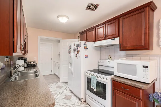 $349,900 | 30882 Leelane Street, Farmington Hills, MI 48336