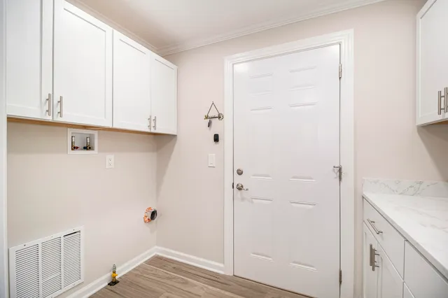 $349,900 | 30882 Leelane Street, Farmington Hills, MI 48336