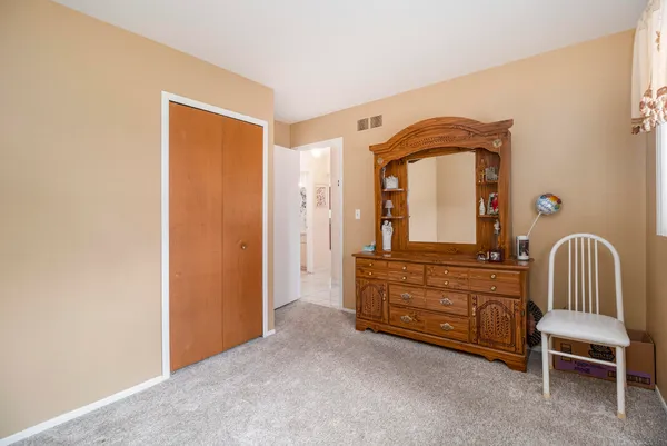 $329,900 | 30882 Leelane Street, Farmington Hills, MI 48336