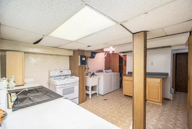 $349,900 | 30882 Leelane Street, Farmington Hills, MI 48336