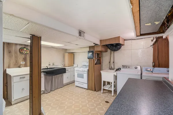 $329,900 | 30882 Leelane Street, Farmington Hills, MI 48336