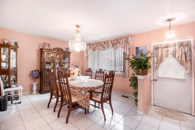 $349,900 | 30882 Leelane Street, Farmington Hills, MI 48336