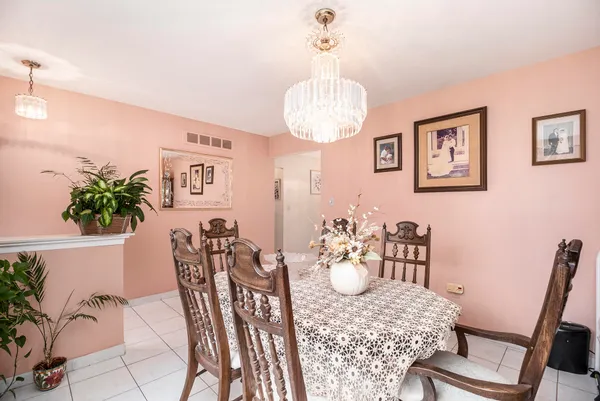 $329,900 | 30882 Leelane Street, Farmington Hills, MI 48336