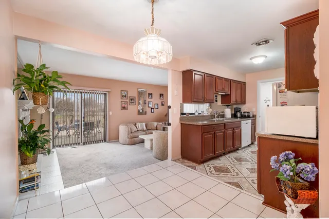 $349,900 | 30882 Leelane Street, Farmington Hills, MI 48336