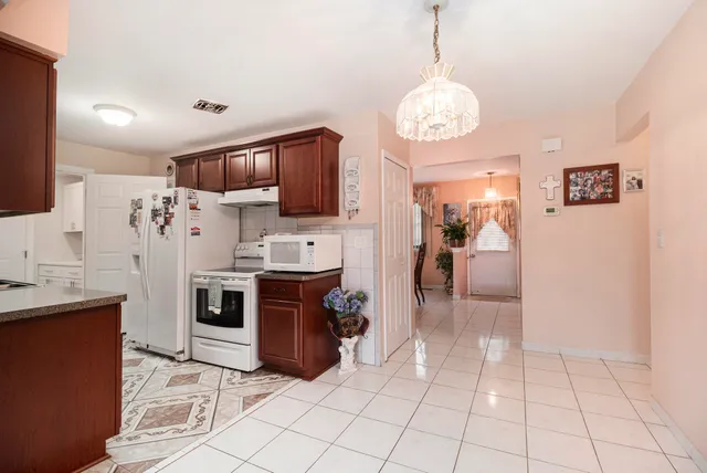 $349,900 | 30882 Leelane Street, Farmington Hills, MI 48336