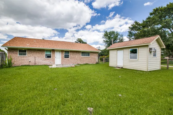 a view of a house with a backyard