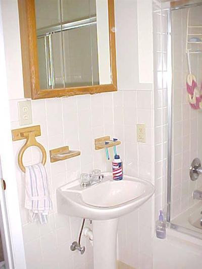 6079 Lexington Road Winchester, KY 40391 - Photo 27 of 51 Full bath is upstairs.