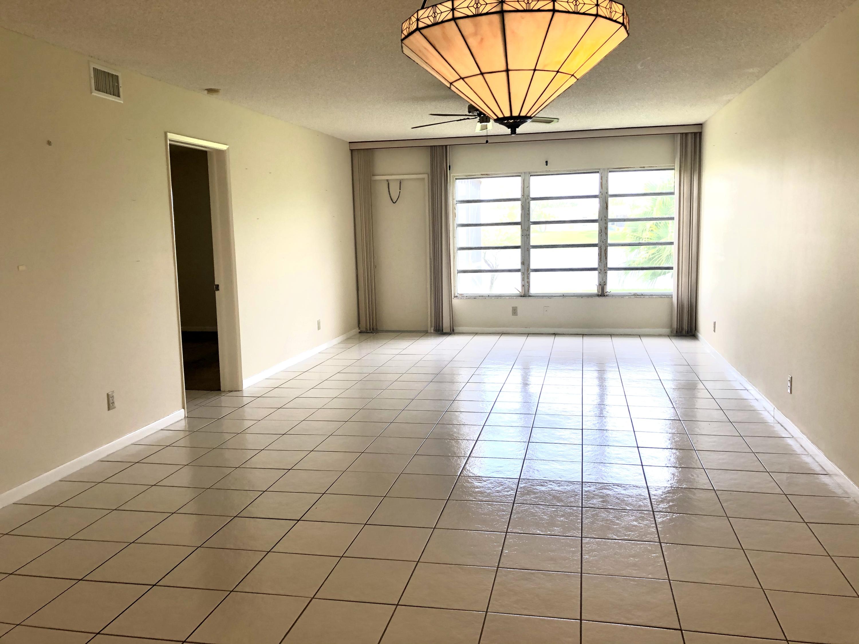 9071 Fairbanks Lane, Unit 8 Boca Raton, FL 33496 - Photo 8 of 16 Living Room